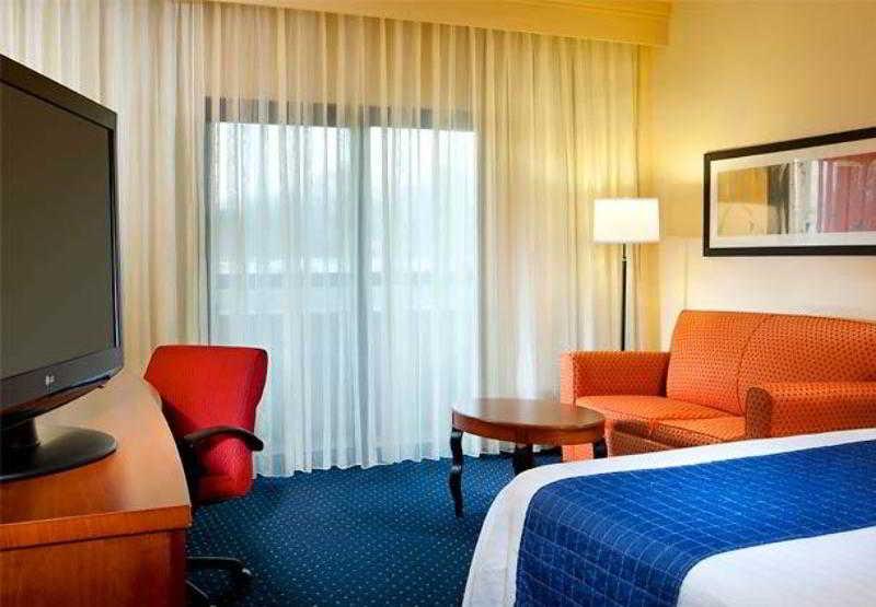 Courtyard By Marriott Richmond West Hotel Dumbarton Bilik gambar
